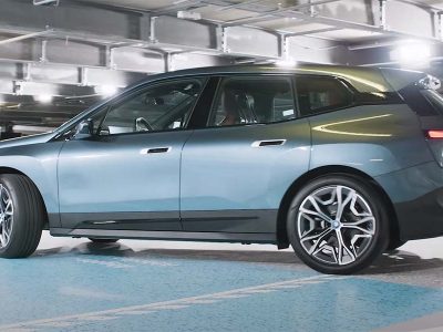 Παρακολουθήστε μία BMW iX να σταθμεύει… μόνη της (+video)