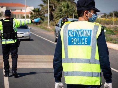 Οδηγός «αδιαφόρησε» σε σήμα αστυνομικού για έλεγχο και τώρα τον ψάχνουν