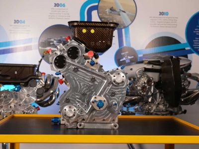 Μάθε για τον μονοκύλινδρο ατμοσφαιρικό κινητήρα 0,3 λίτρων, απόδοσης 90 ίππων, που έφτιαξε η Cosworth το 1999