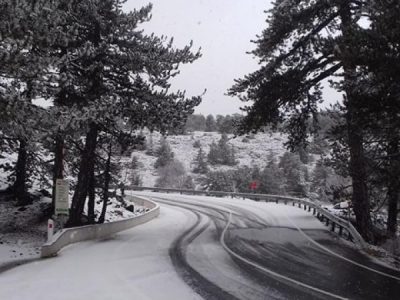 Τωρα – Βαριά χιονόπτωση στα ορεινά – Ποιοι δρόμοι έκλεισαν