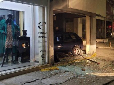 Λάρνακα: Μεθυσμένος οδηγός μπήκε σε κατάστημα με το αυτοκίνητο (ΦΩΤΟ)