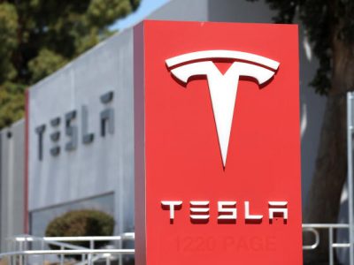 Tesla: Ετοιμάζει την επέκτασή της σε σκάφη και αεροπλάνα