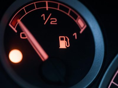 Ο χρυσός κανόνας του ρεζερβουάρ – Πόση βενζίνη πρέπει να βάζεις στο αυτοκίνητό σου