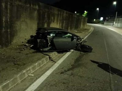 Τρομακτικό ατύχημα: Lamborghini κόβεται στα δύο μετά από σύγκρουση (video)