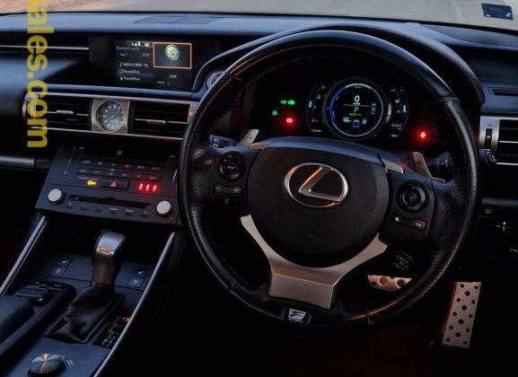Lexus Is 300H 2015