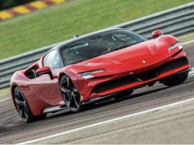 Η Ferrari ανακαλεί 614 SF90 εξαιτίας διαρροής λαδιού