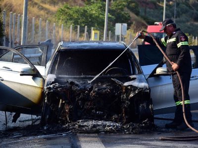 Γιατί παίρνουν φωτιά τα αυτοκίνητα στην Ελλάδα; -Το μήνυμα της Πυροσβεστικής