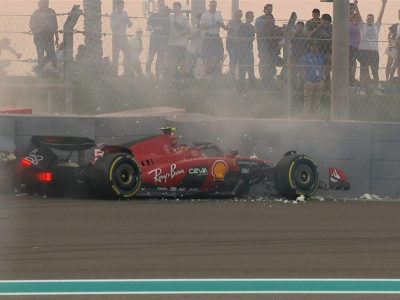 Formula 1: Τρομακτικό ατύχημα για Σάινθ – Διέλυσε τη Ferrari του στο Άμπου Ντάμπι (vid)