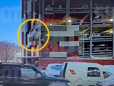 Μεθυσμένος Ρώσος έριξε το αυτοκίνητο του από τον 4ο όροφο πάρκινγκ και δεν έπαθε το παραμικρό