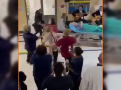Απίστευτο βίντεο-Έστησαν γλέντι με χορούς σε νοσοκομείο της Ελλάδας και οι ασθενείς πηγαινοέρχονταν