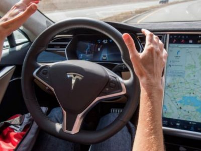 Η Tesla ανακαλεί 2 εκατομμύρια οχήματα στις ΗΠΑ