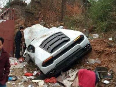 Μια Lamborghini Huracan έγινε ένα με τα σκουπίδια στην Κίνα