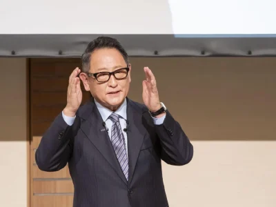 Ο πρόεδρος της Toyota προβλέπει ότι τα ηλεκτρικά θα φτάσουν το πολύ στο 30% του μεριδίου αγοράς