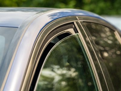 Ξεχνάς ανοιχτά τα παράθυρα στο αυτοκίνητο –Γιατί κινδυνεύεις με πρόστιμο
