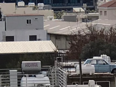 Απίστευτο αλλά κυπριακό – Viral έγινε όχημα «σταθμευμένο» στην οροφή πολυκατοικίας (ΕΙΚΟΝΑ)