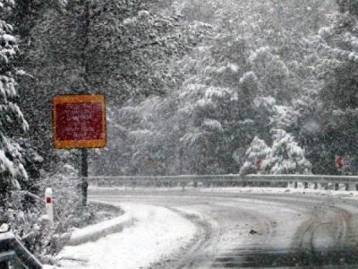ΟΔΗΓΟΙ ΠΡΟΣΟΧΗ! Χιονίζει για τα καλά στο Τρόοδος – Οι δρόμοι που επηρεάζονται