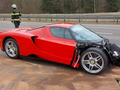 Σοβαρό τροχαίο μιας Ferrari Enzo σε γερμανική Autobahn