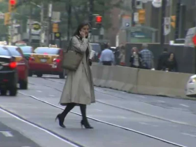 Αυτός είναι ο λόγος που δεν πρέπει να χρησιμοποιείς το κινητό τηλέφωνο όταν περπατάς στο δρόμο